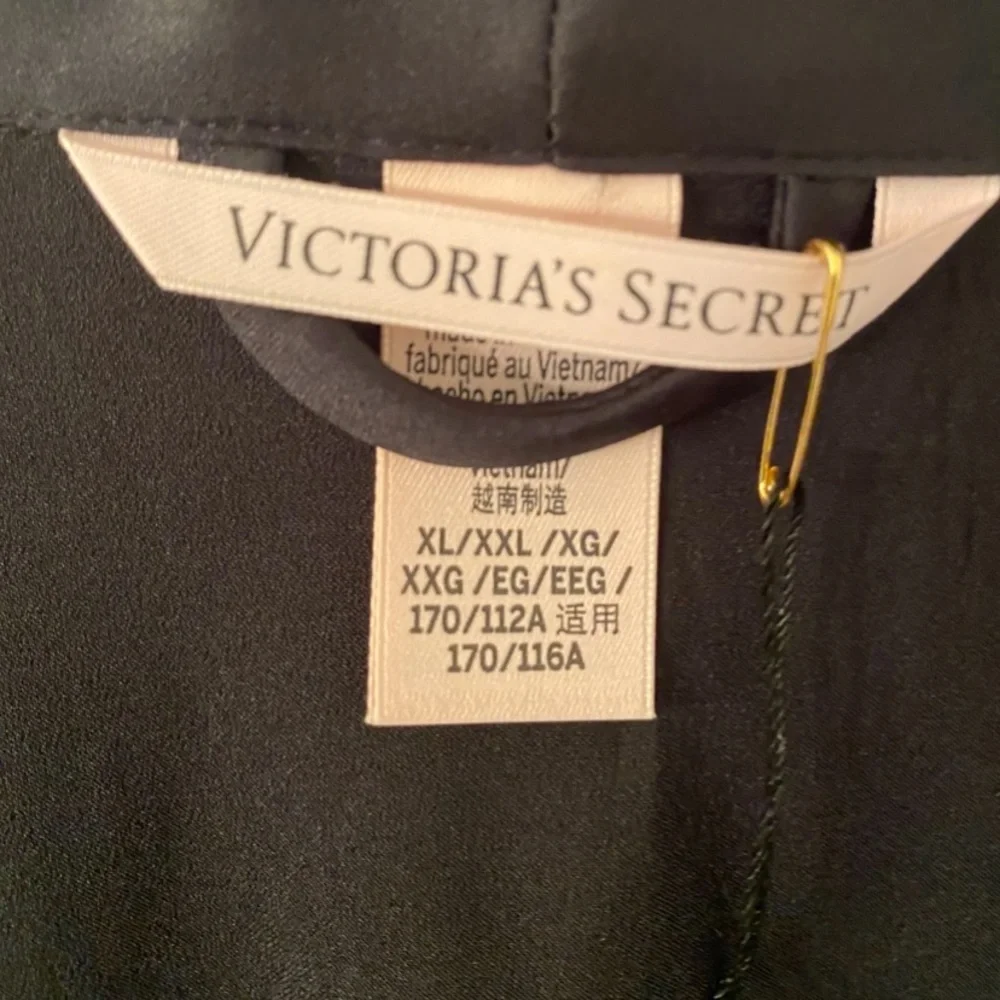 Victoria's Secret Fashion Show Robe set - Picture 5 of 14